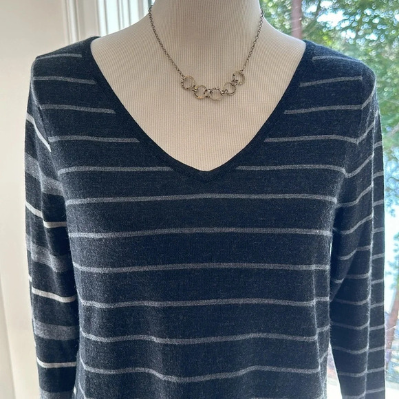 SMARTWOOL Merino Wool Blend V-neck Grey Stripe Sweater, Small, Like New - Picture 2 of 8